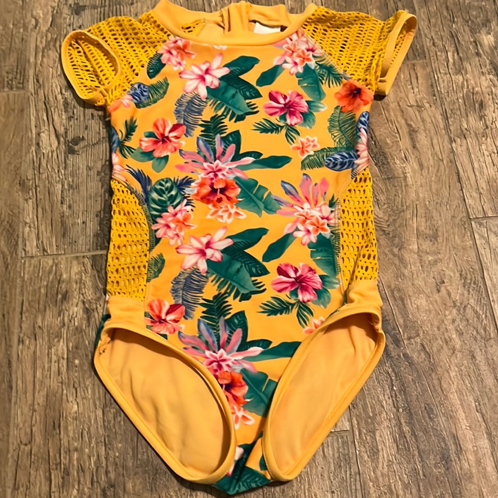 AWESOME Art Class Swwimsuit, M7/8, GUC